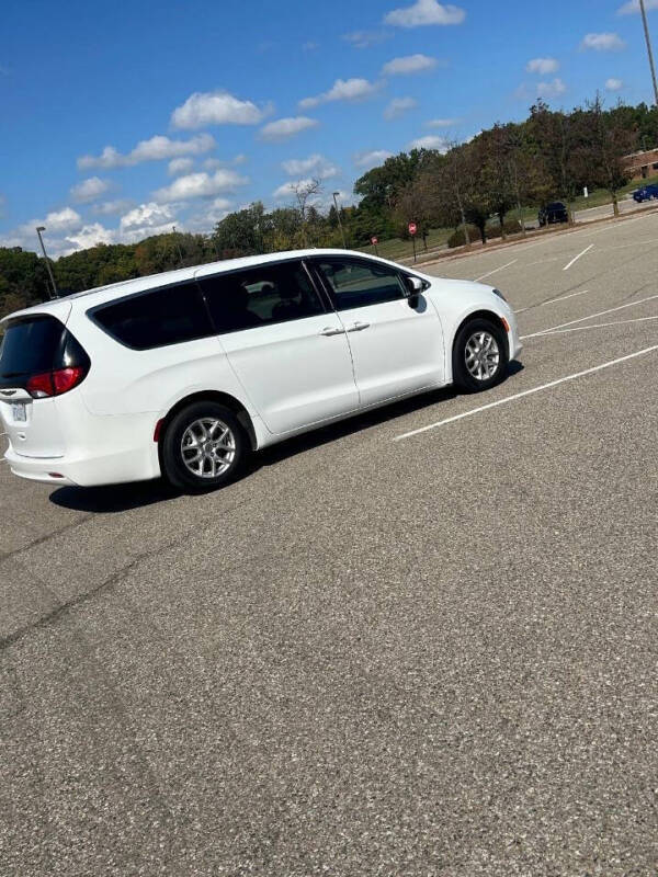 2022 Chrysler Voyager LX