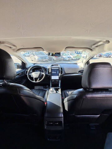 2023 Ford Edge Titanium