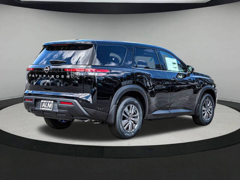 2025 Nissan Pathfinder S