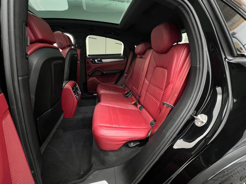 2023 Porsche Cayenne Coupe Platinum Edition