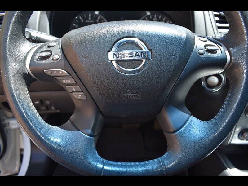 2017 Nissan Pathfinder SL