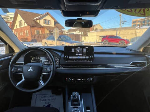 2023 Mitsubishi Outlander SE