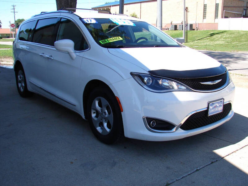 2017 Chrysler Pacifica Touring-L Plus