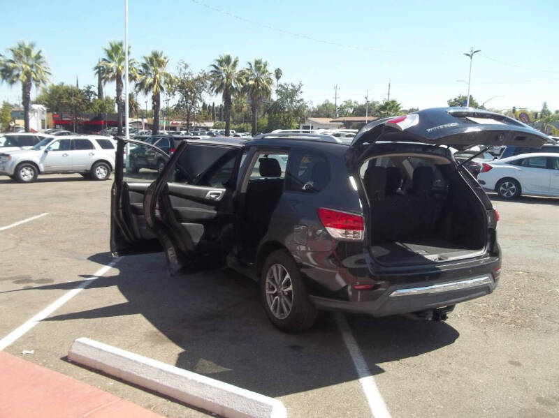 2014 Nissan Pathfinder null photo 45