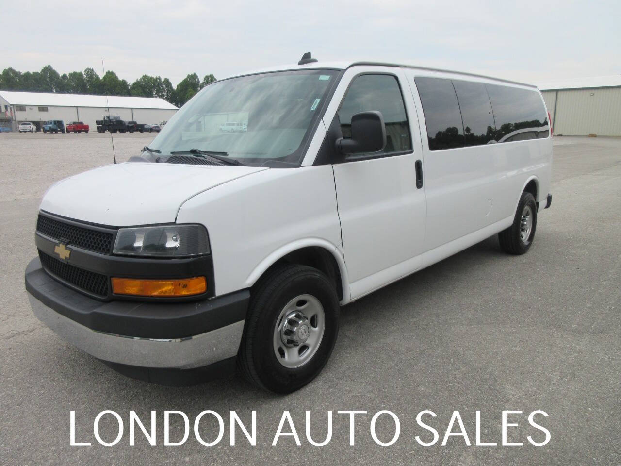 White 2018 Chevrolet Express LT 3500 LT 3500 3dr Extended Passenger Van 1