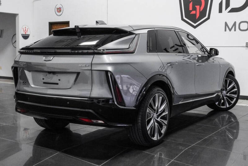 2024 Cadillac LYRIQ Luxury 3