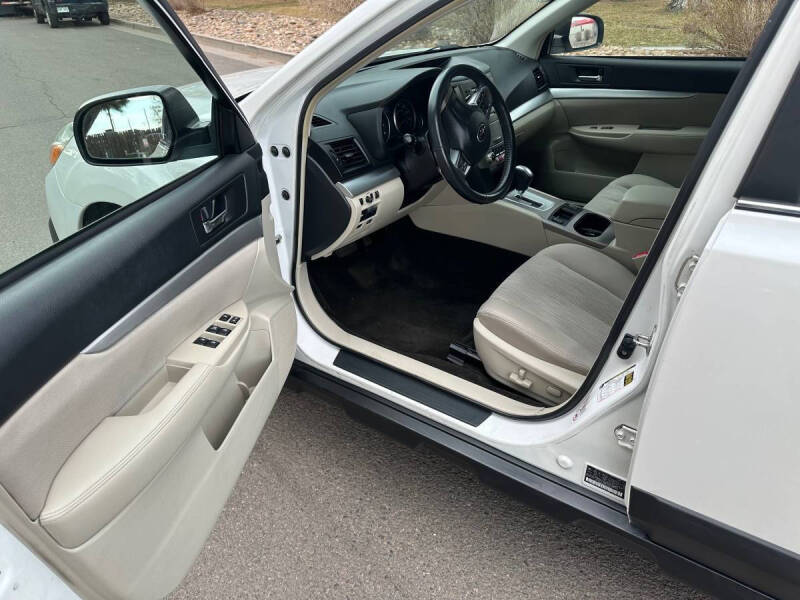 Image 8 of 2014 Subaru Outback 2.5i Premium