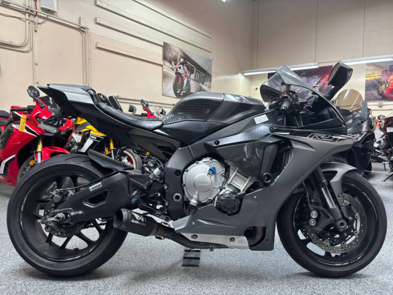 2017 Yamaha YZF-R1