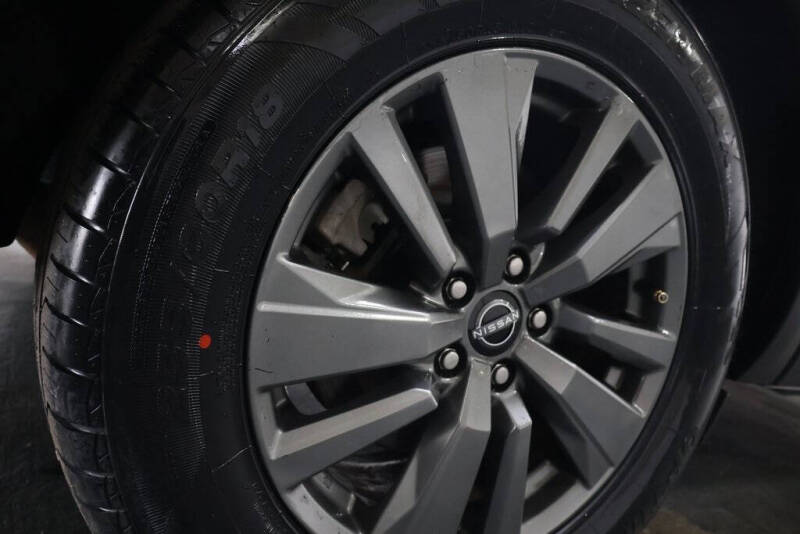 2022 Nissan Pathfinder SV