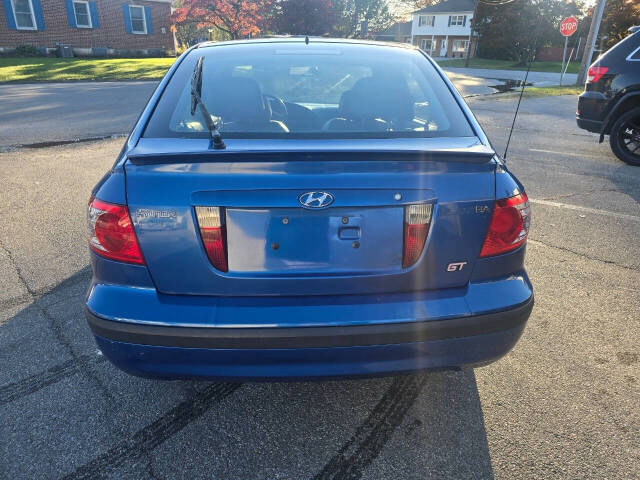 2006 Hyundai ELANTRA for sale at QUEENSGATE AUTO SALES in York, PA