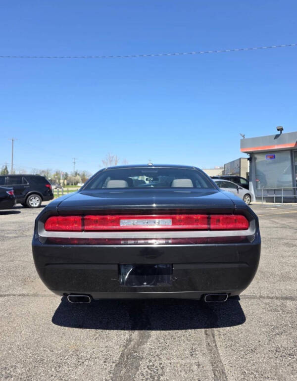 2011 Dodge Challenger SE
