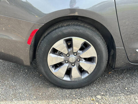 2017 Chrysler Pacifica Hybrid Platinum