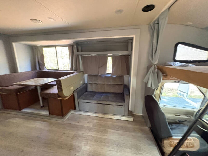 2012 Ford E-450 CHASSIS