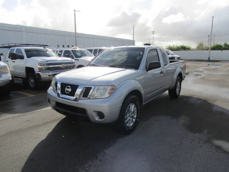 2015 Nissan Frontier SV photo 2