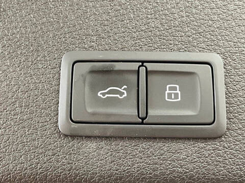 2022 Audi e-tron quattro Premium Plus