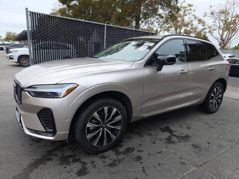 2025 Volvo XC60 B5 Plus Dark Theme