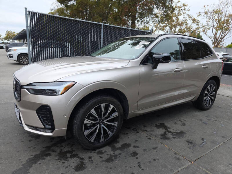 2025 Volvo XC60 B5 Plus Dark Theme