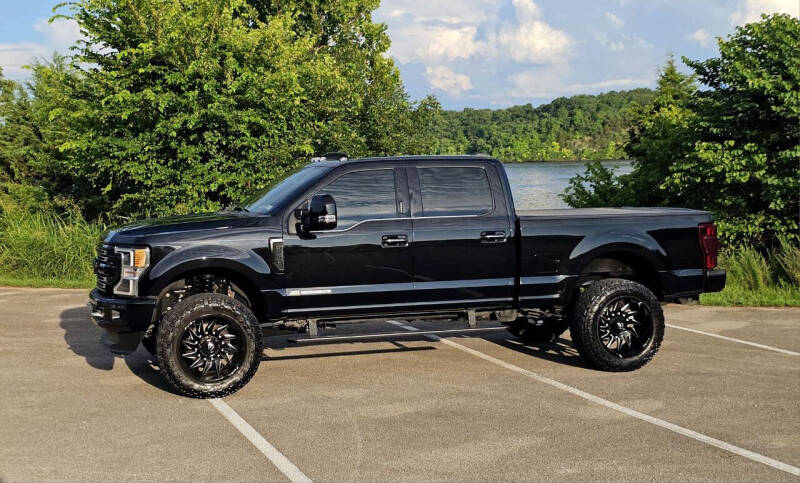 2022 Ford F-350 Super Duty Platinum's photo