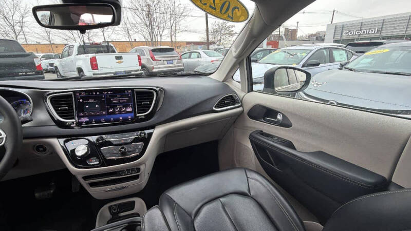 2023 Chrysler Pacifica Touring L