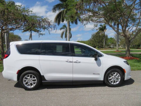 2025 Chrysler Voyager LX