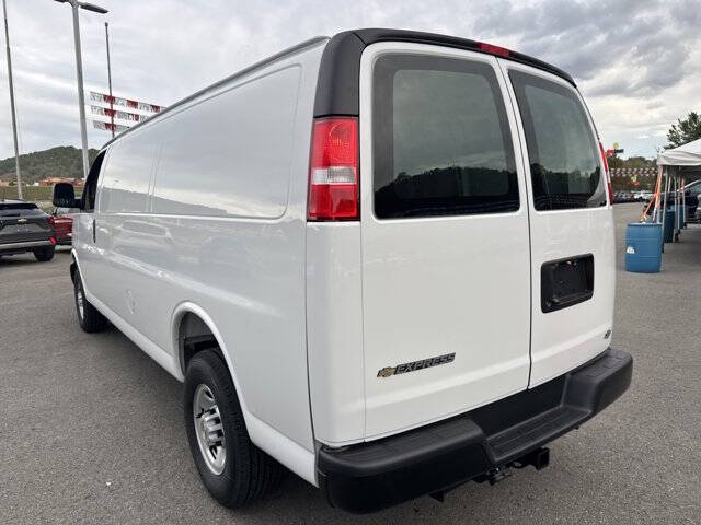 2025 Chevrolet Express 2500
