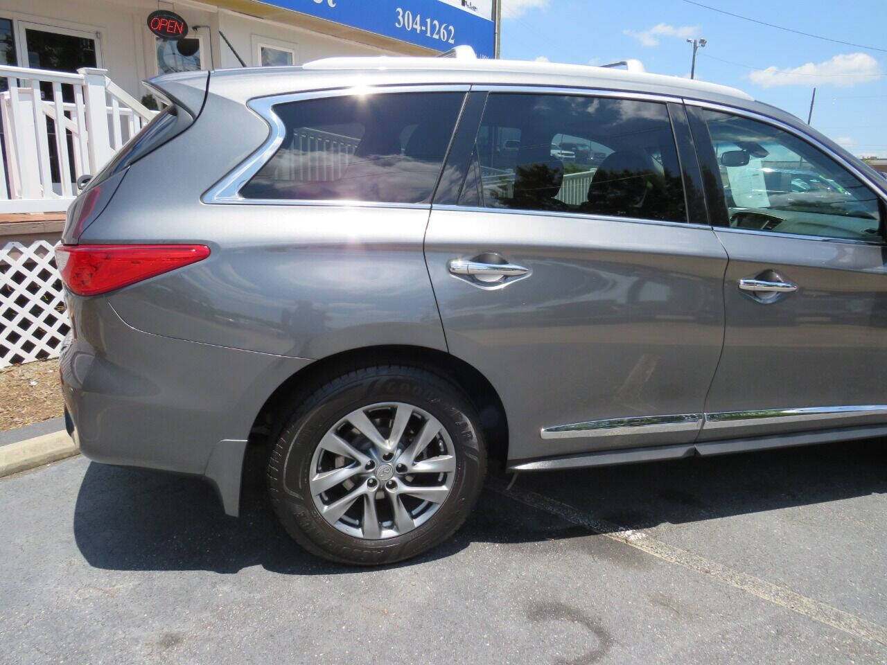 2015 INFINITI QX60 for sale at Colbert's Auto Outlet in Hickory, NC