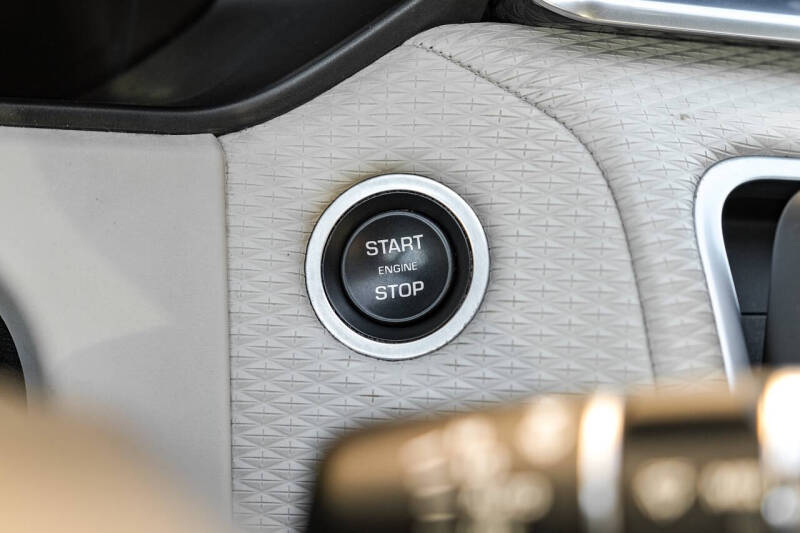 2019 Land Rover Range Rover Velar P250 R-Dynamic SE