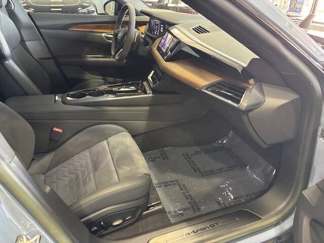 2022 Audi e-tron GT quattro Premium Plus