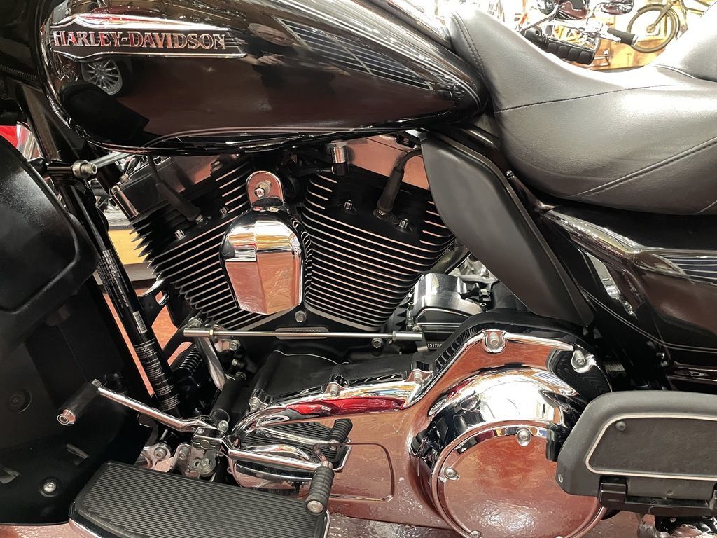 2015 Harley-Davidson® FLHTCU - Electra Glide® U 9