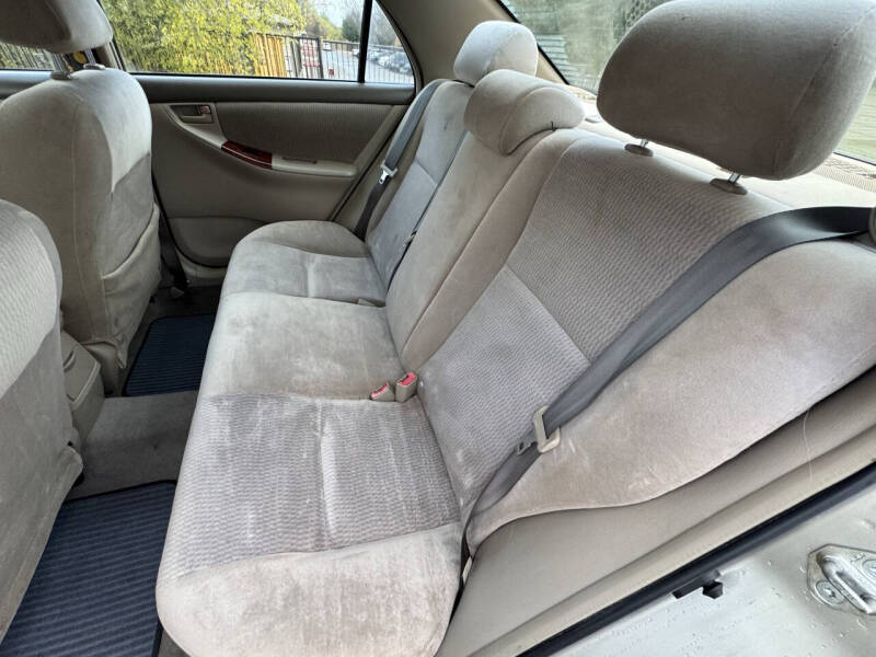 2005 Toyota Corolla LE