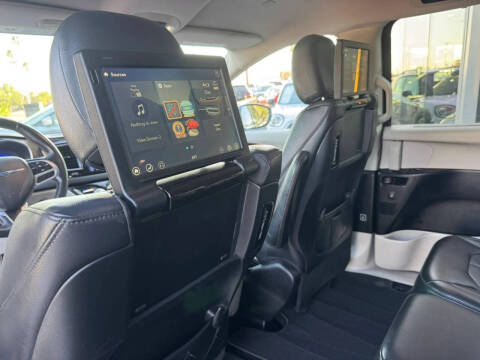 2017 Chrysler Pacifica Touring-L Plus