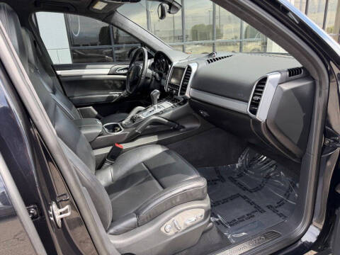 2013 Porsche Cayenne GTS