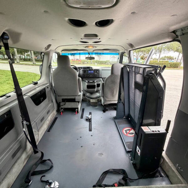 2011 Ford E-350