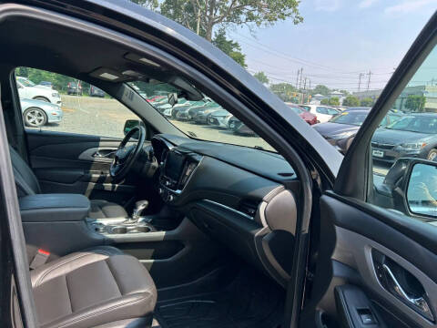 2022 Chevrolet Traverse LT Leather