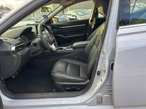 2025 Nissan Altima 2.5 SR