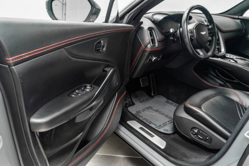 2022 Aston Martin DBX