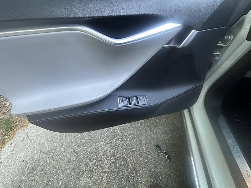 2015 Tesla Model S 85