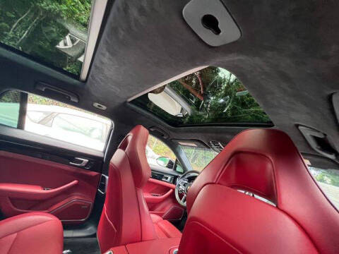 2020 Porsche Panamera GTS Sport Turismo