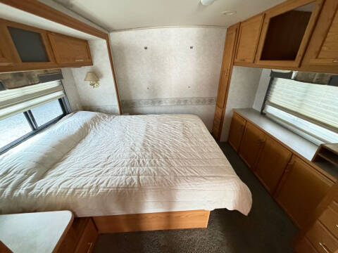 2004 Winnebago Sightseer 35N