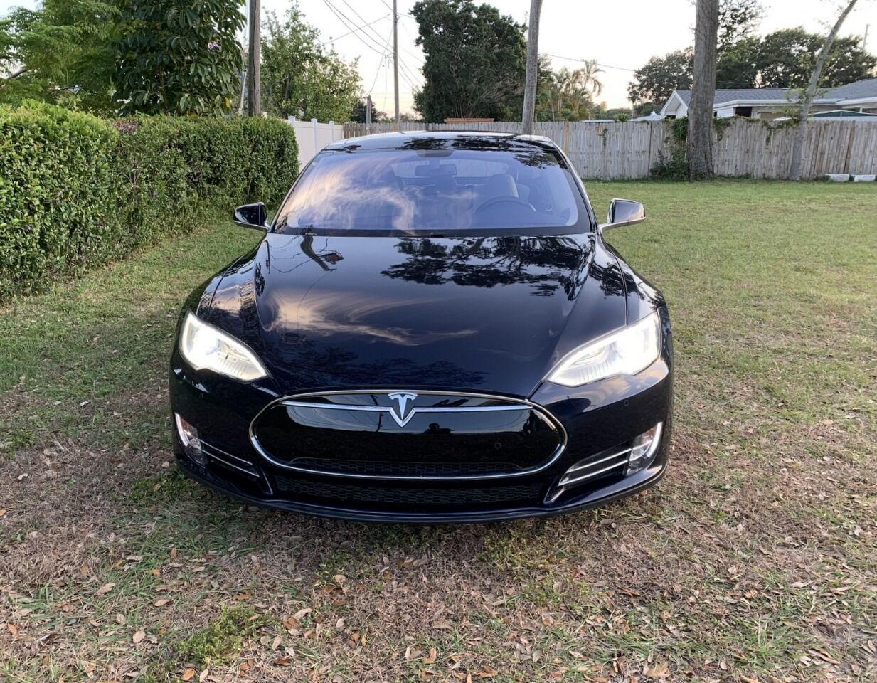 2014 Tesla Model S 32