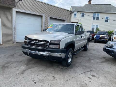 2007 Chevrolet Silverado 2500HD Classic for sale at Global Auto Finance & Lease INC in Maywood IL