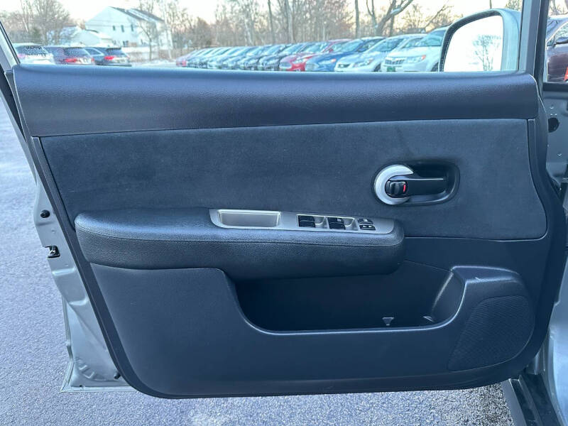 2011 Nissan Versa 1.8 S