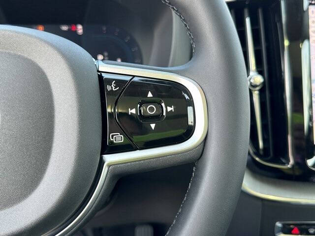 2025 Volvo XC60 B5 Ultra Dark Theme