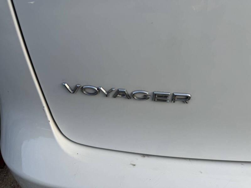 2022 Chrysler Voyager LX