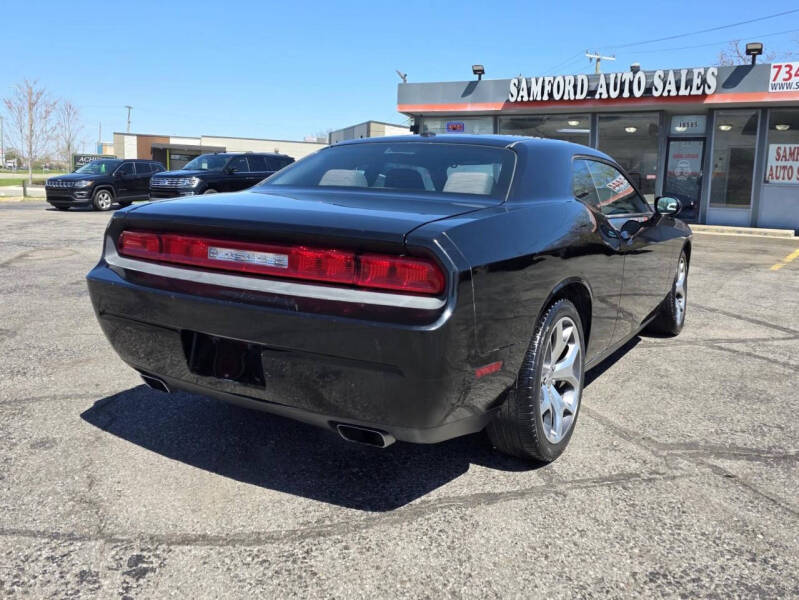 2011 Dodge Challenger SE