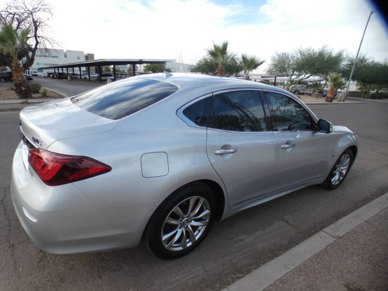2017 Infiniti Q70 3.7