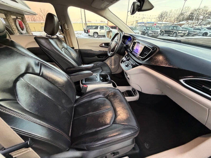 2017 Chrysler Pacifica Touring-L Plus