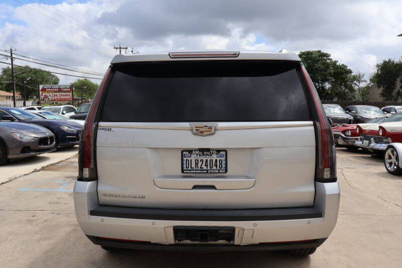 2017 Cadillac Escalade Luxury
