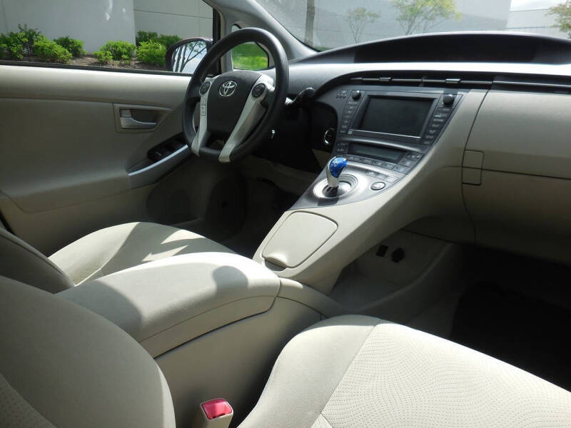 2010 Toyota Prius III