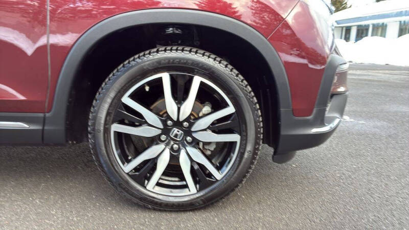 2021 Honda Pilot Touring w/Rear Captain's Chairs